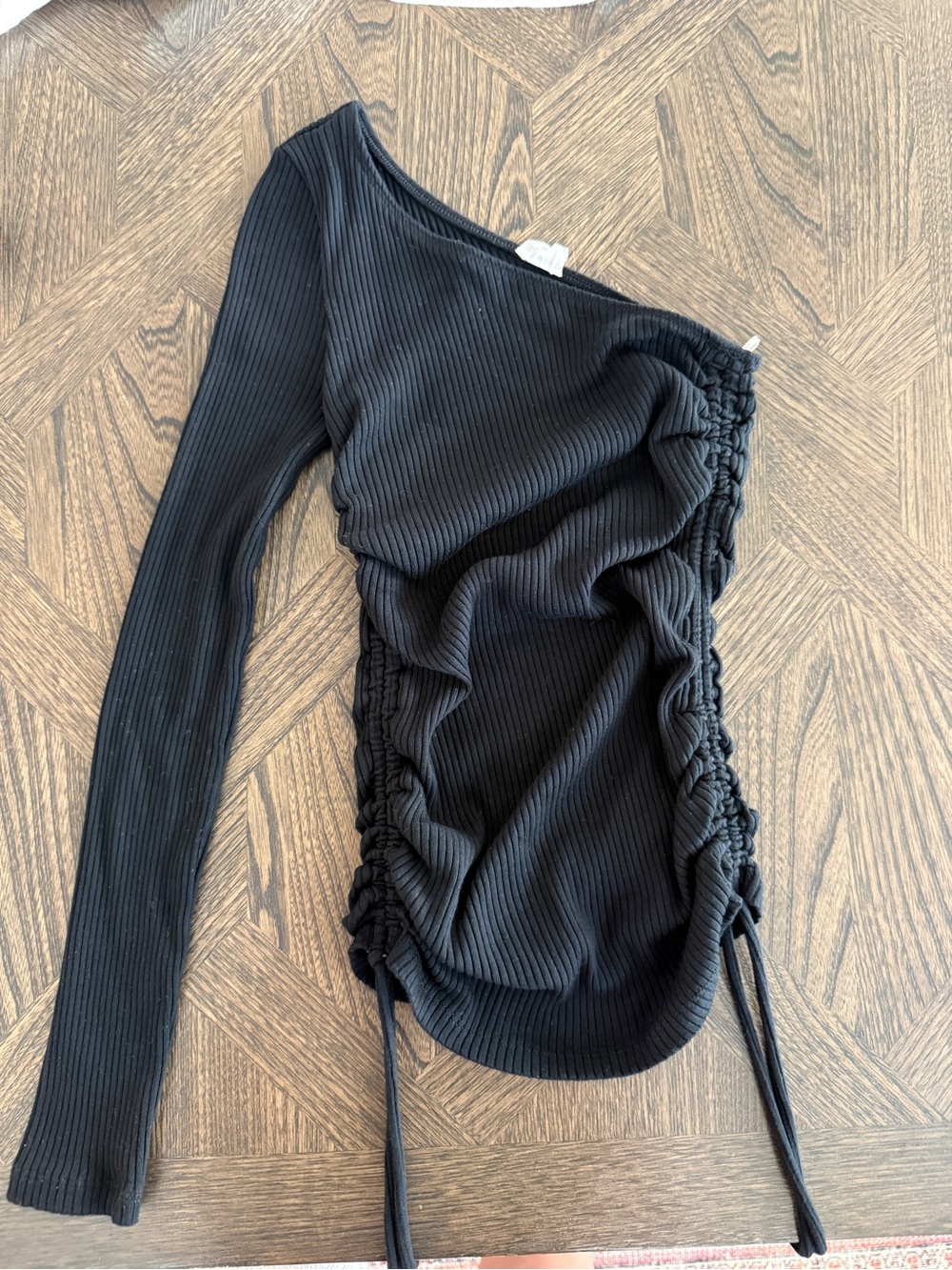 Wilfred Black One-Shoulder Ruched Rib Knit Top
